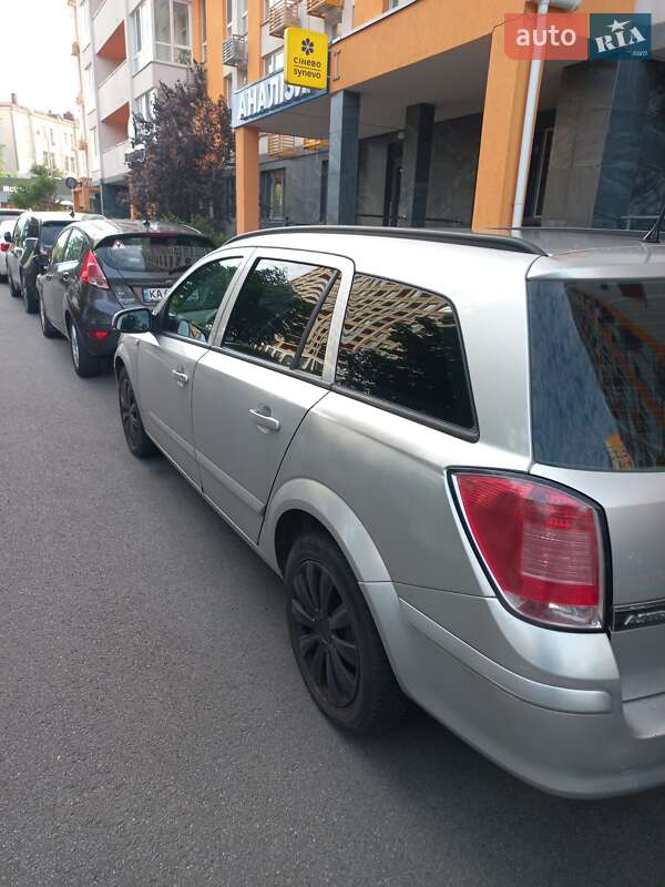 Универсал Opel Astra 2009 в Киеве