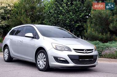 Універсал Opel Astra 2014 в Дніпрі