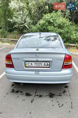 Седан Opel Astra 2004 в 