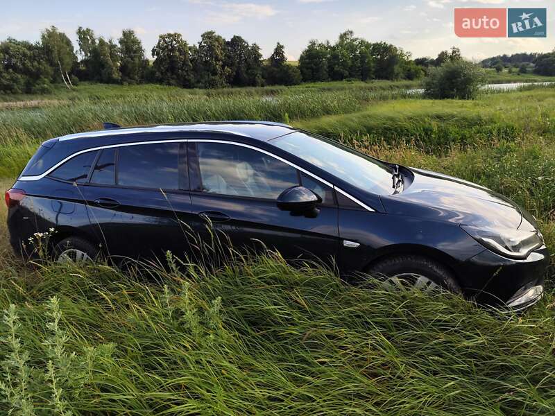 Универсал Opel Astra 2017 в Киеве