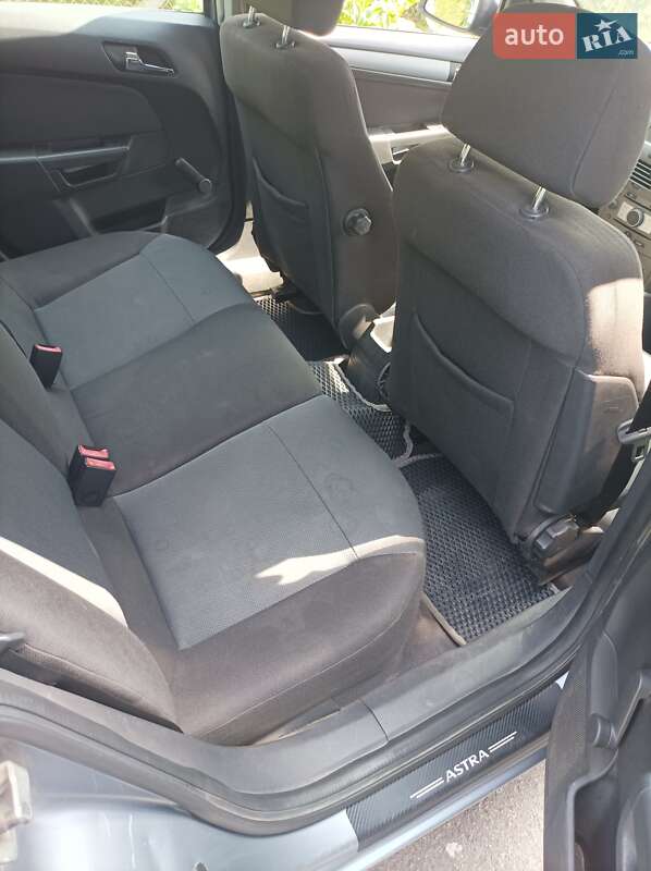 Универсал Opel Astra 2004 в Казатине