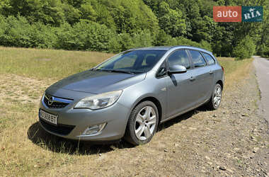 Універсал Opel Astra 2011 в Ужгороді