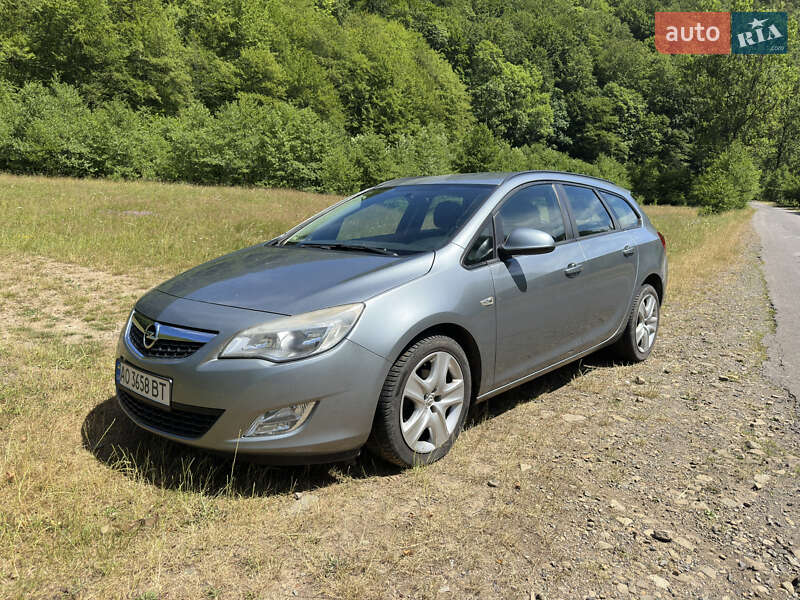 Opel Astra 2011