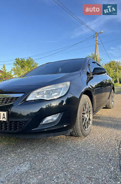 Универсал Opel Astra 2011 в Галиче