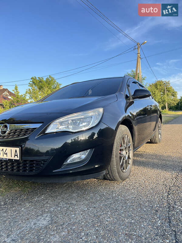 Opel Astra 2011
