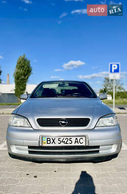 Седан Opel Astra 2005 в Волочиске