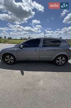 Хэтчбек Opel Astra 2005 в 