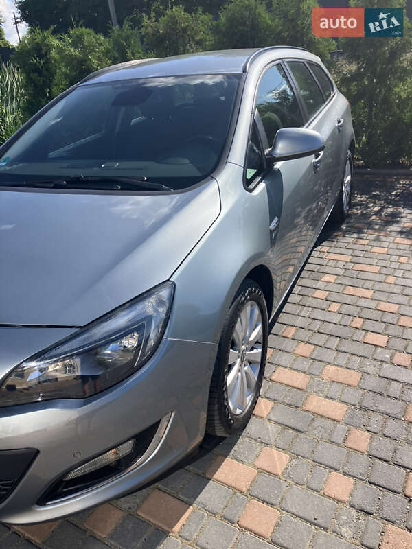 Универсал Opel Astra 2013 в Кицмани