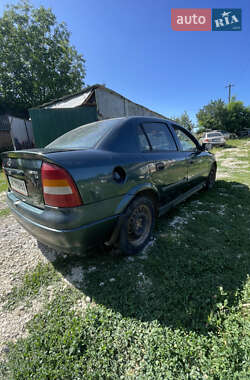 Седан Opel Astra 2004 в 