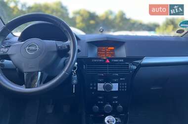 Универсал Opel Astra 2010 в 