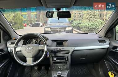 Универсал Opel Astra 2006 в 