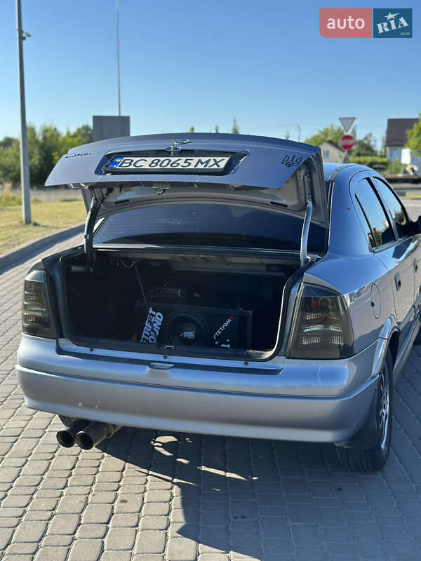 Седан Opel Astra 2007 в Городку