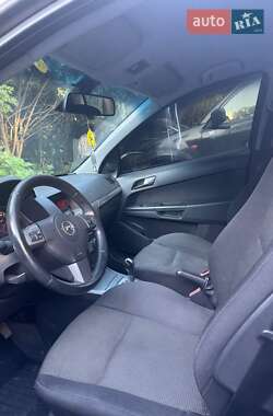 Хэтчбек Opel Astra 2007 в 