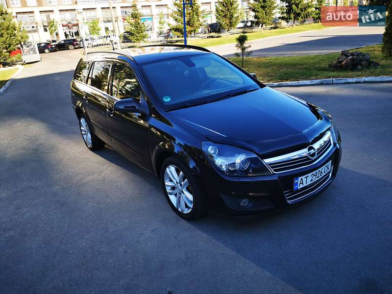 Универсал Opel Astra 2008 в Черновцах