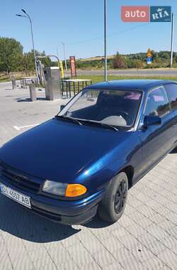 Хэтчбек Opel Astra 1993 в Мостиске
