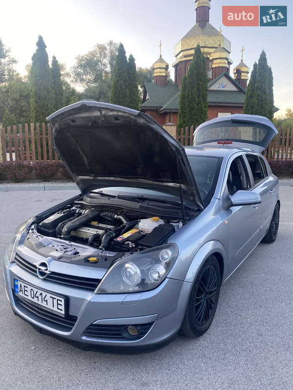 Хетчбек Opel Astra 2004 в Дніпрі
