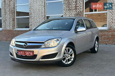 Универсал Opel Astra 2011 в Луцке