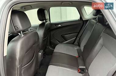 Хетчбек Opel Astra 2014 в 