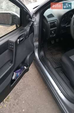 Седан Opel Astra 2004 в Новом Буге
