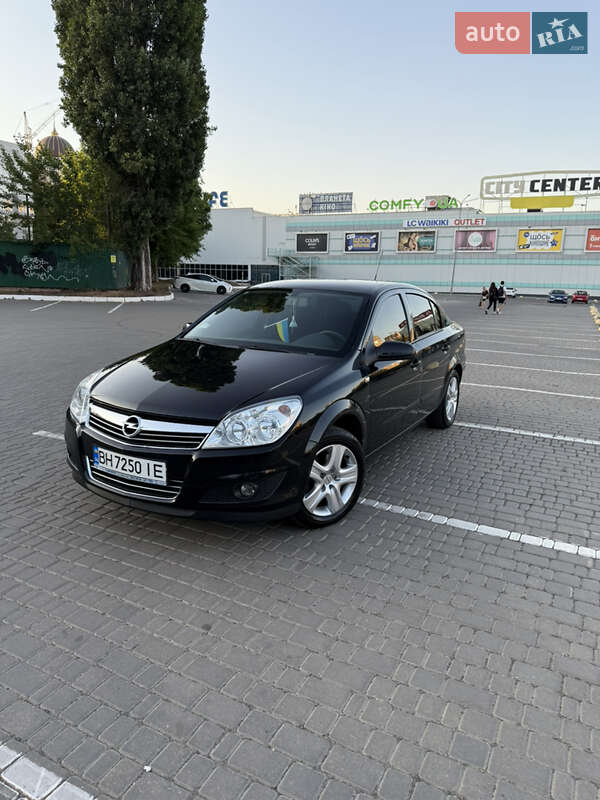 Седан Opel Astra 2008 в Южном
