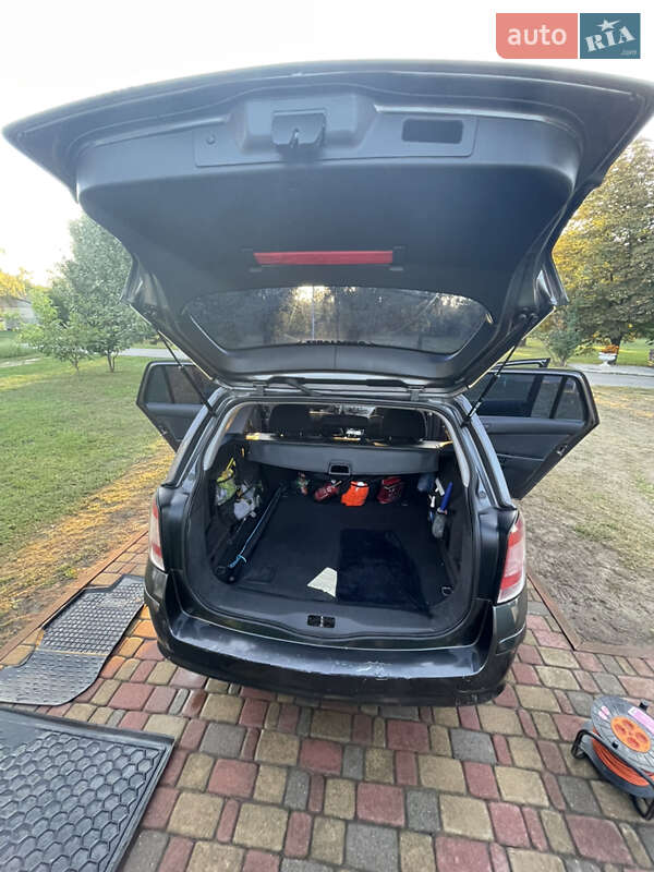 Универсал Opel Astra 2011 в Киеве