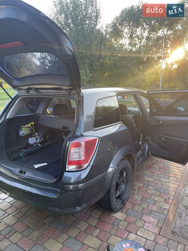 Универсал Opel Astra 2011 в Киеве