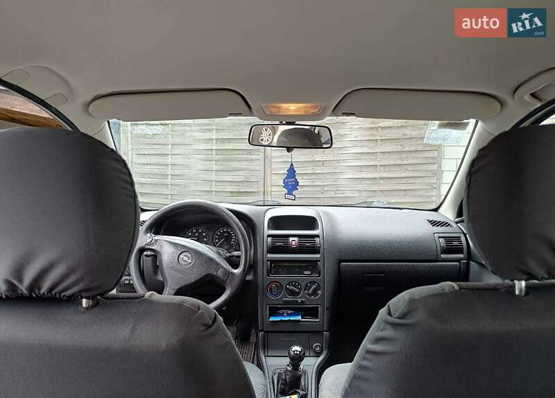 Седан Opel Astra 2007 в Дубні