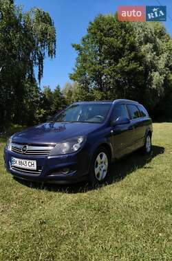 Универсал Opel Astra 2010 в Ровно