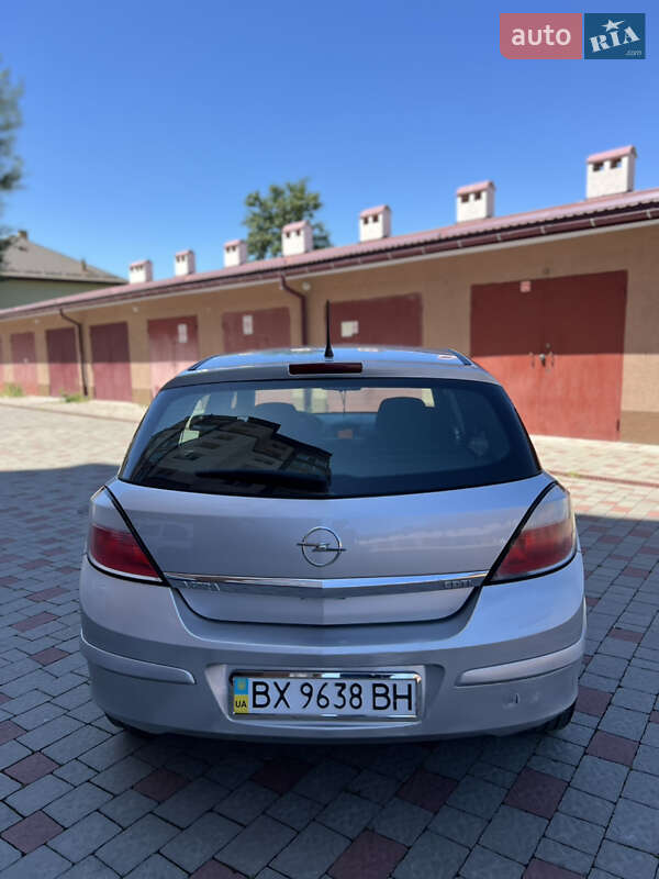 Хетчбек Opel Astra 2006 в Івано-Франківську