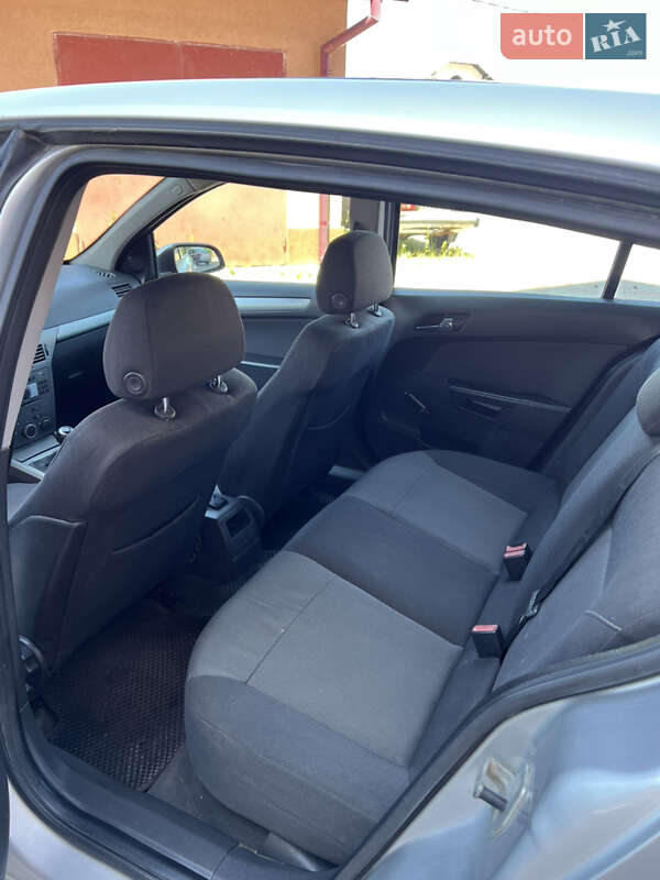 Хетчбек Opel Astra 2006 в Івано-Франківську