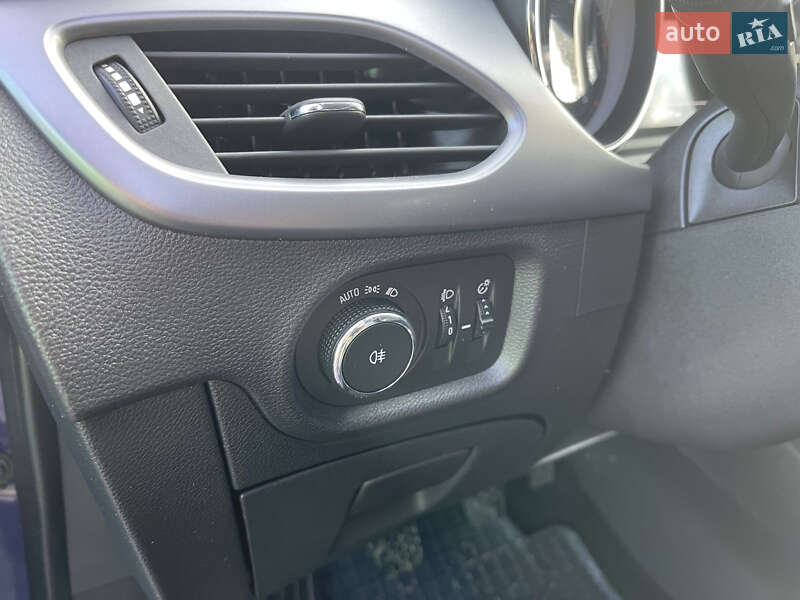 Универсал Opel Astra 2017 в Хмельницком