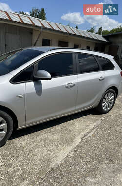 Универсал Opel Astra 2013 в 