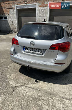 Универсал Opel Astra 2013 в 