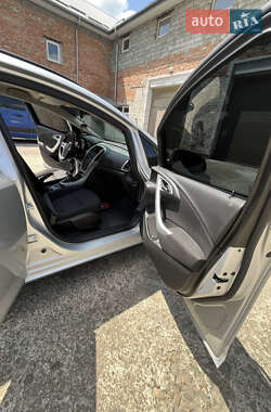 Универсал Opel Astra 2013 в 
