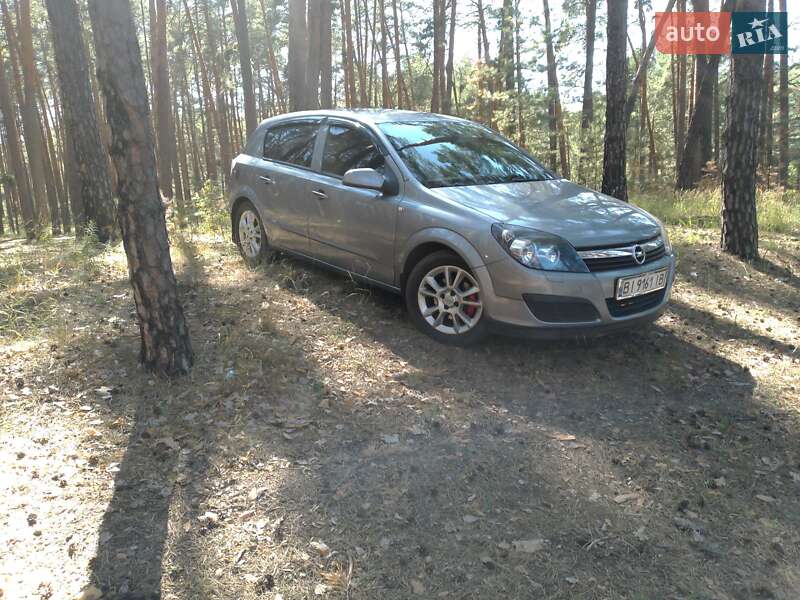 Хэтчбек Opel Astra 2006 в Петровке-Роменской
