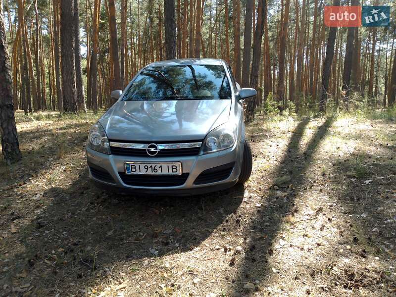 Хэтчбек Opel Astra 2006 в Петровке-Роменской