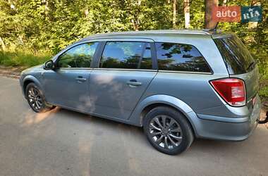 Універсал Opel Astra 2010 в Харкові