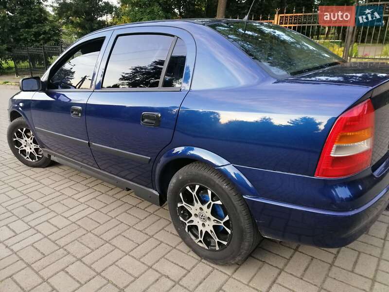 Седан Opel Astra 2004 в Прилуках