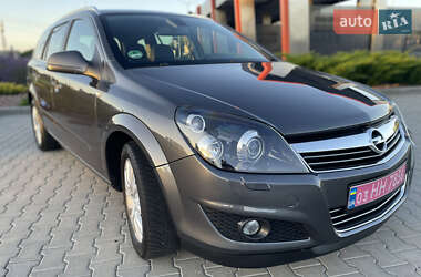 Универсал Opel Astra 2010 в 