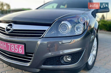 Универсал Opel Astra 2010 в 