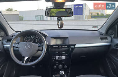 Универсал Opel Astra 2010 в 