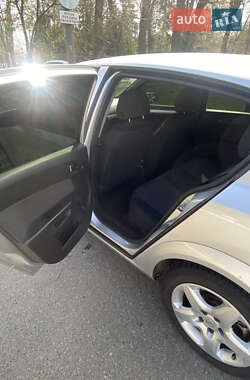 Хэтчбек Opel Astra 2007 в 