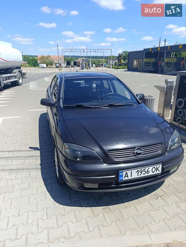 Седан Opel Astra 2005 в Ладыжине