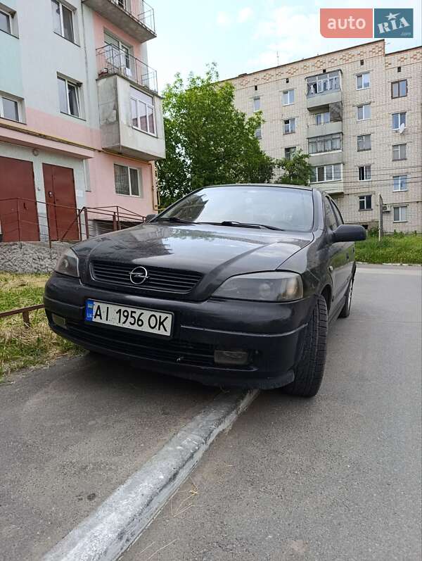 Седан Opel Astra 2005 в Ладыжине