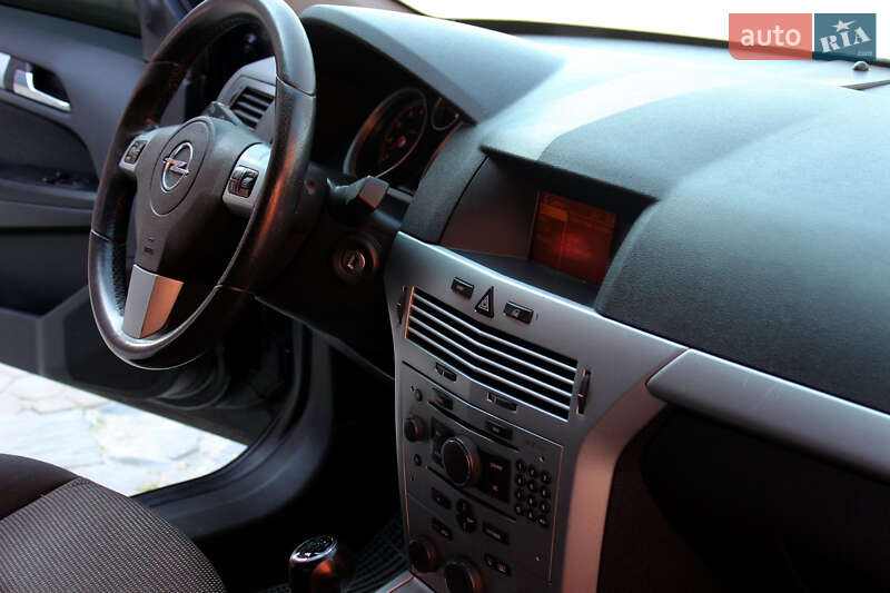 Универсал Opel Astra 2008 в Кременце