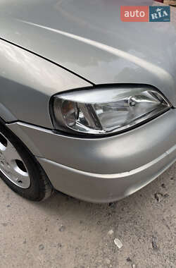 Седан Opel Astra 2006 в 