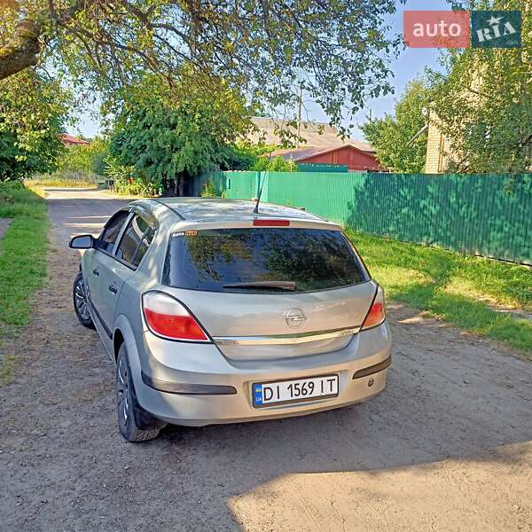 Хэтчбек Opel Astra 2006 в Боровой