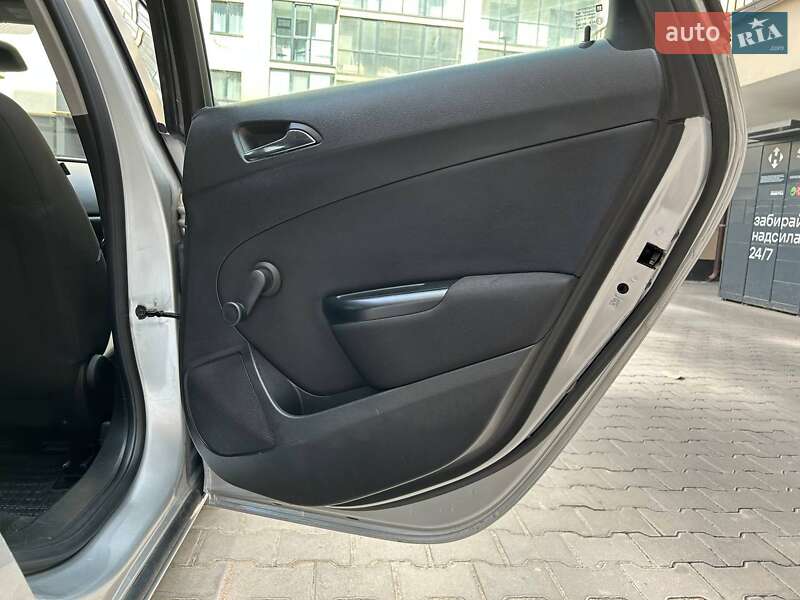 Універсал Opel Astra 2011 в Тернополі