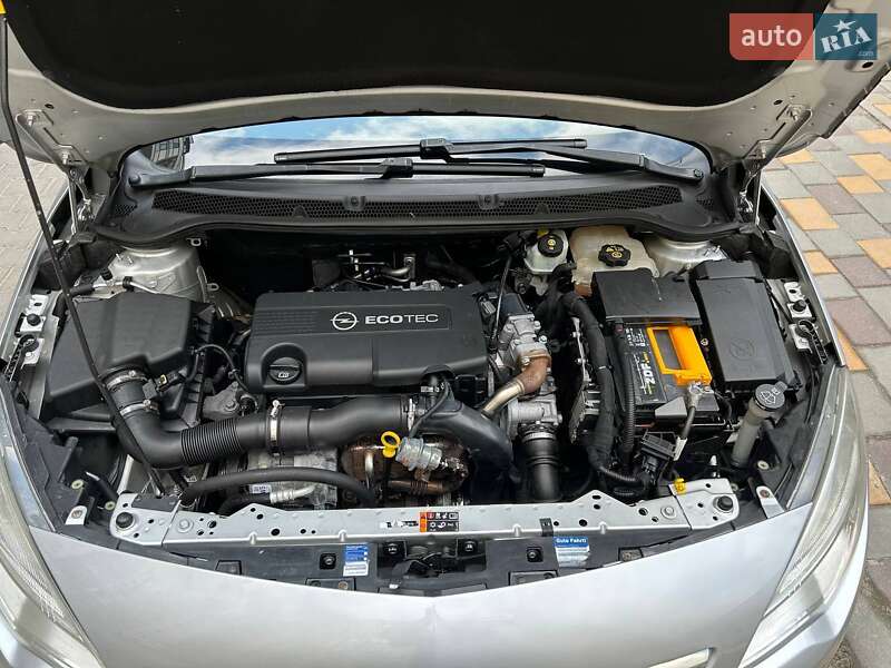 Універсал Opel Astra 2011 в Тернополі