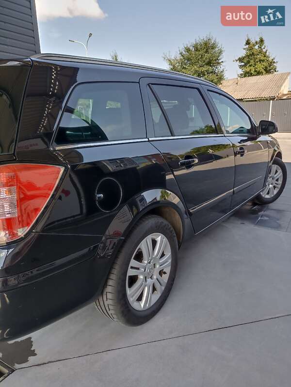 Универсал Opel Astra 2009 в Самборе
